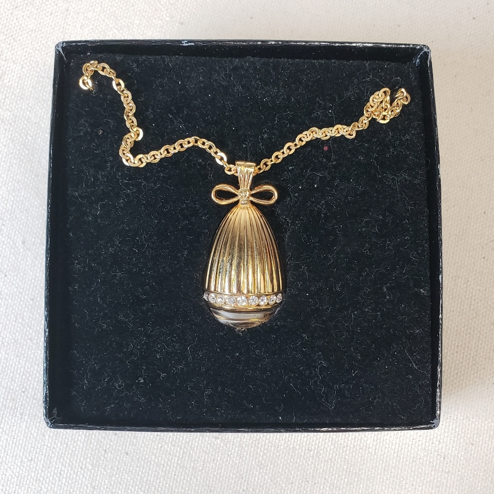 NIB - Joan Rivers Egg watch Pendant J34497